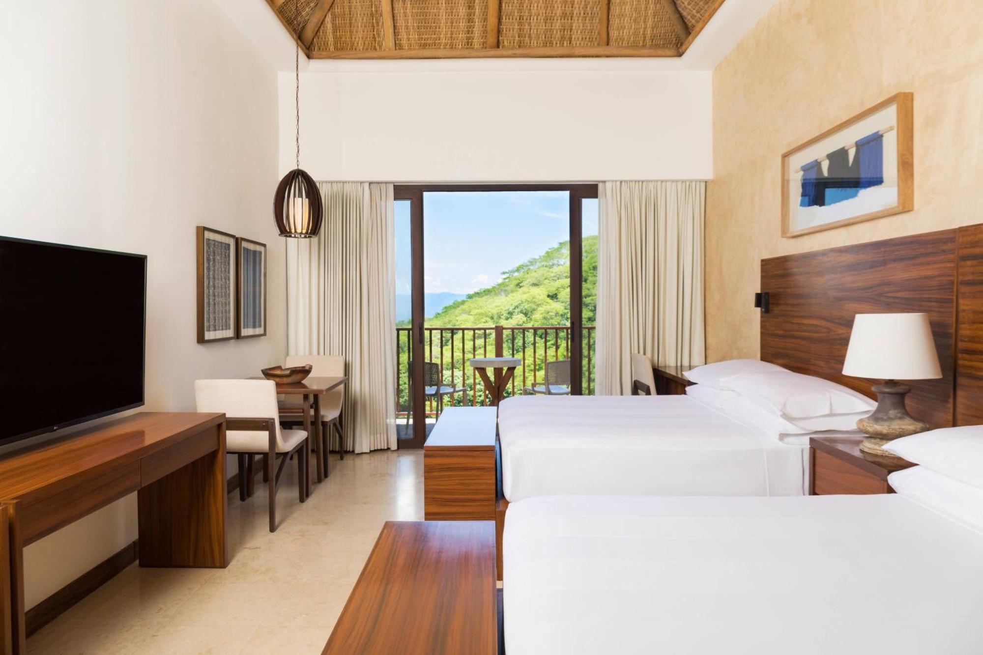 Deluxe Mountain View, All-Inclusive, Guest room, 2 Queen, Balcony